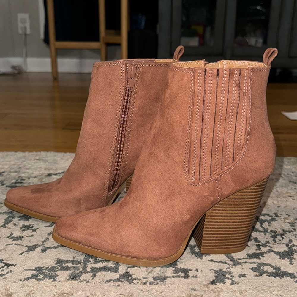 Qupid Ankle Booties Size 7